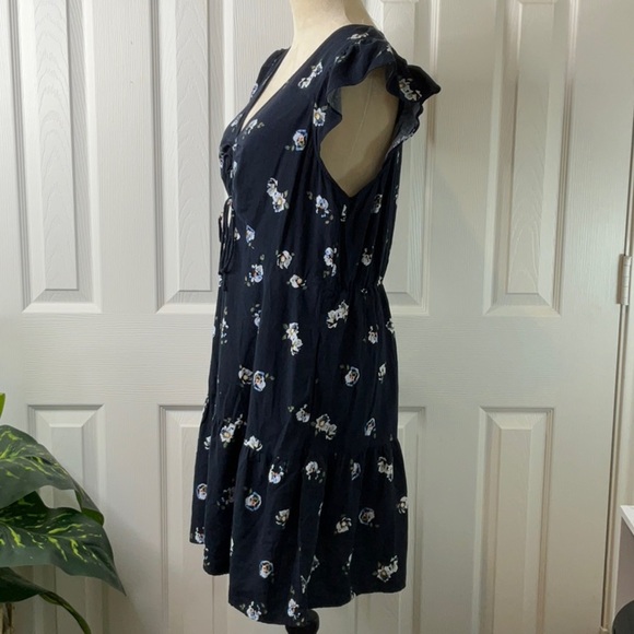 Universal Thread - Women's Flutter Short Sleeve Mini
Skater Dress Size L - Picture 5 of 12